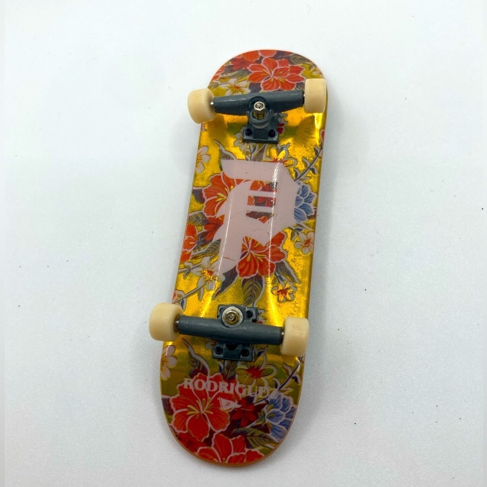 Htf Tech Deck  Primitive Skateboarding Rodriguez Gold Foil Finger Board